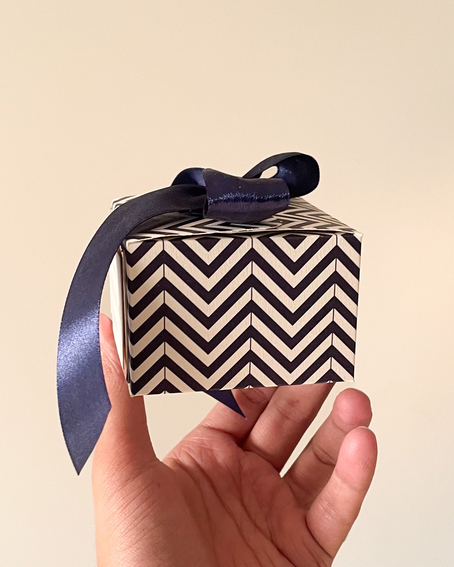 Ribbon Bow Bid Box D005